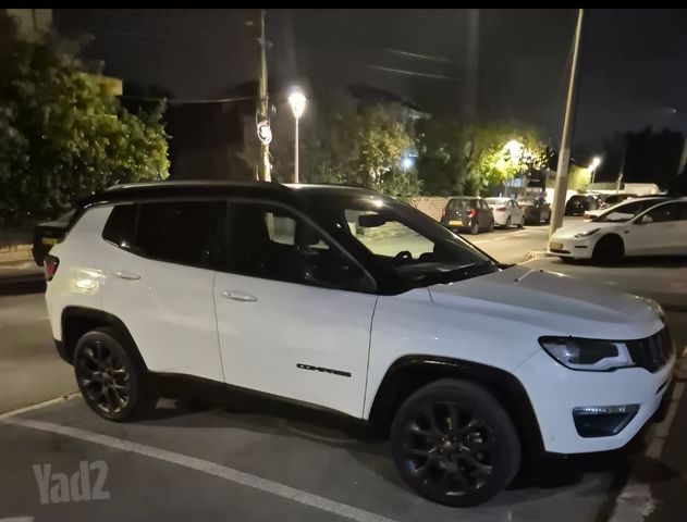 מודעת רכב ג'יפ קומפאס