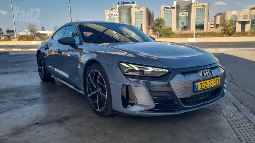 מודעת רכב אאודי E-tron GT