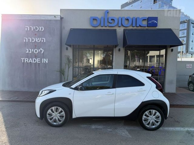 טויוטה אייגו X