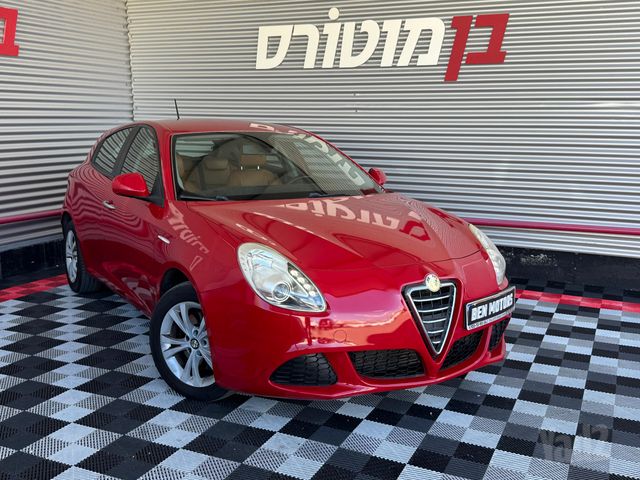 מודעת רכב אלפא רומיאו ג'ולייטה