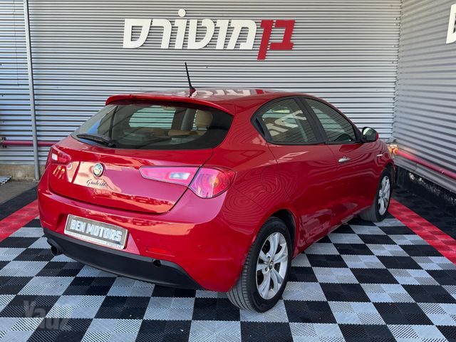אלפא רומיאו ג'ולייטה