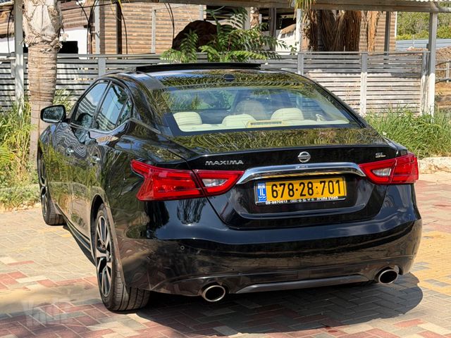 ניסאן מקסימה