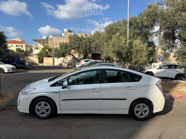 טויוטה פריוס