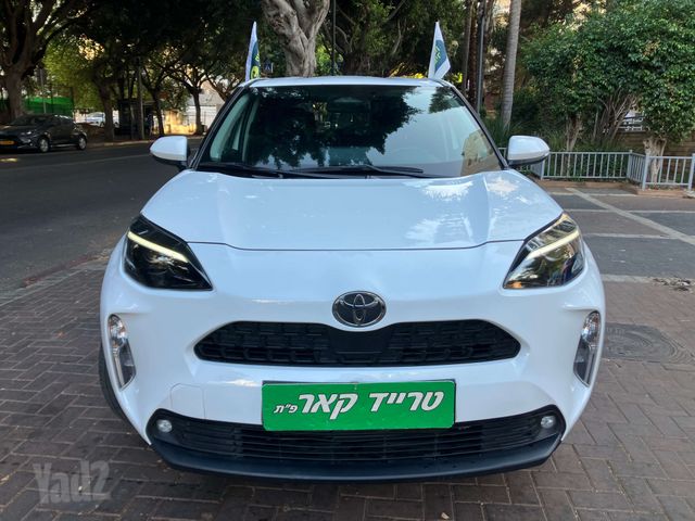 טויוטה יאריס קרוס