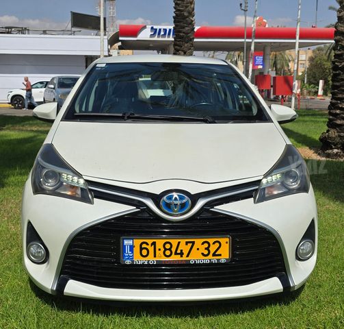 טויוטה יאריס