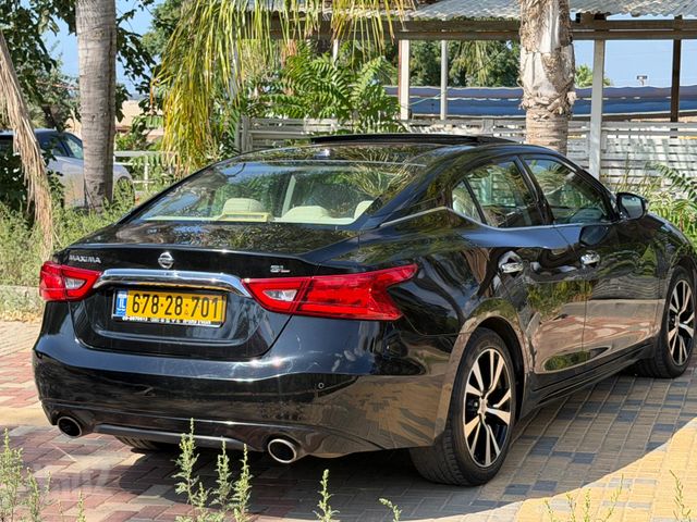 ניסאן מקסימה