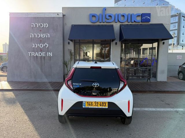 טויוטה אייגו X