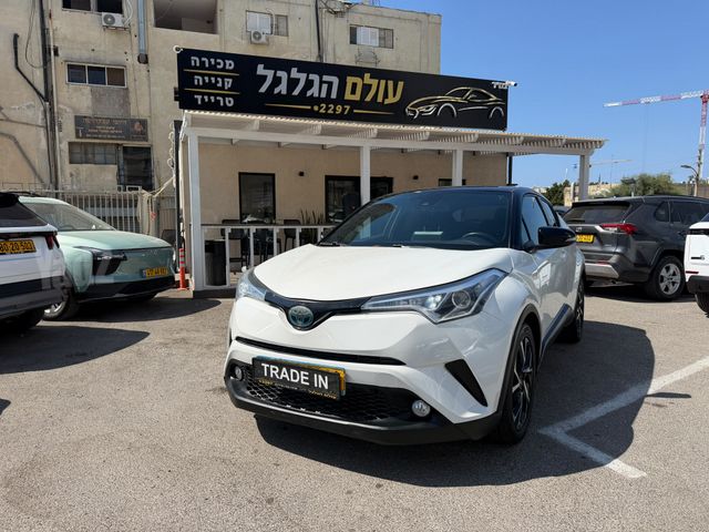 מודעת רכב טויוטה C-HR