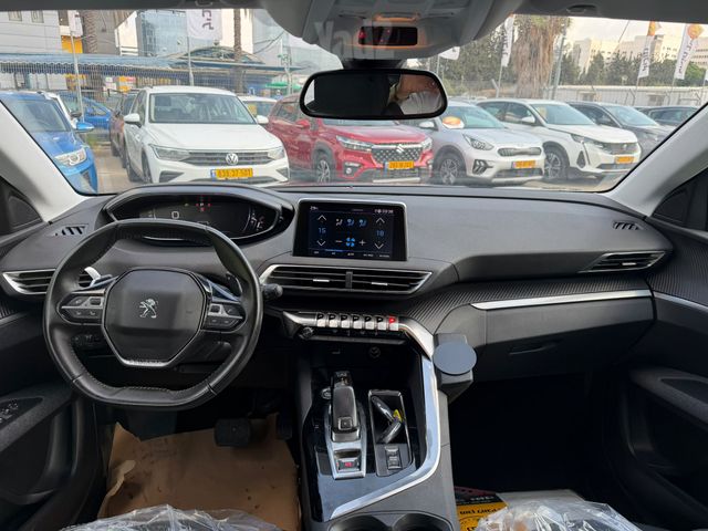פיג'ו 3008
