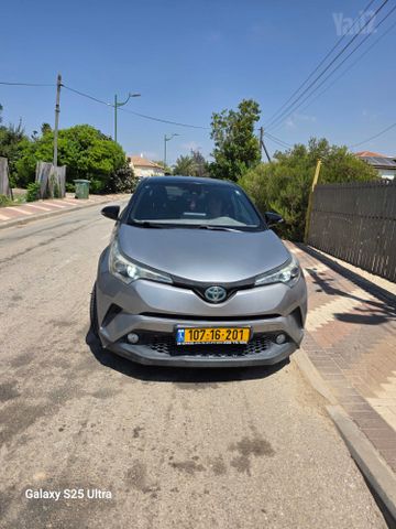 מודעת רכב טויוטה C-HR