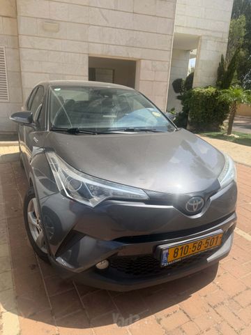 מודעת רכב טויוטה C-HR