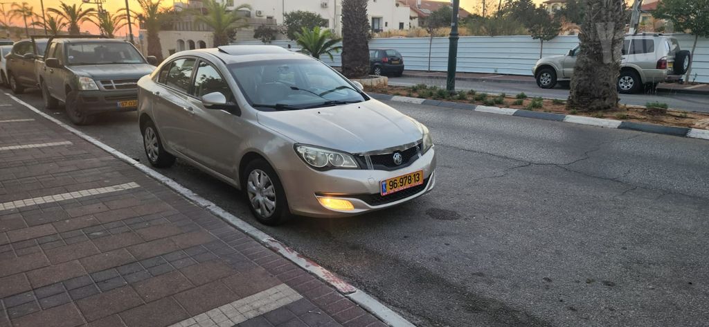אם ג'י 350