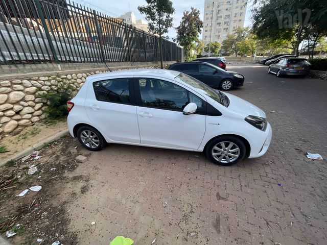 טויוטה יאריס