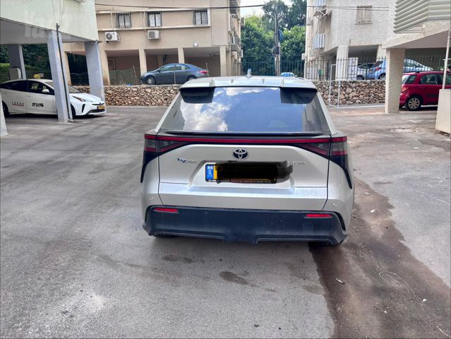 טויוטה bZ4X