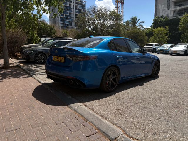 אלפא רומיאו ג'וליה