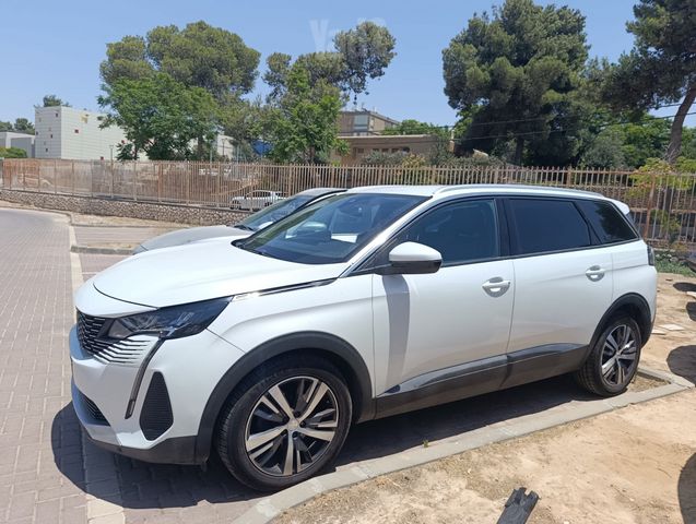 פיג'ו 5008