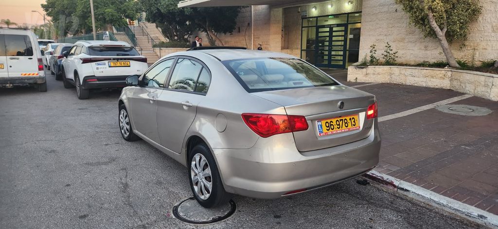 אם ג'י 350