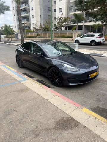 מודעת רכב טסלה מודל 3
