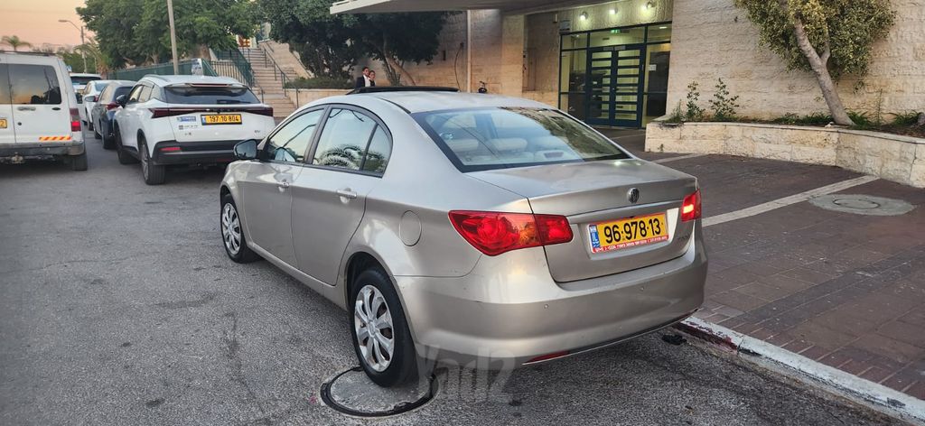 אם ג'י 350