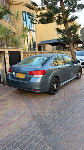 סובארו B4/לגאסי
