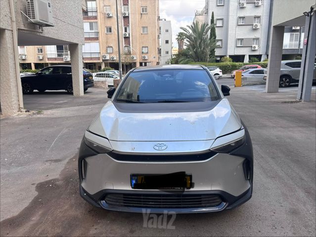 מודעת רכב טויוטה bZ4X
