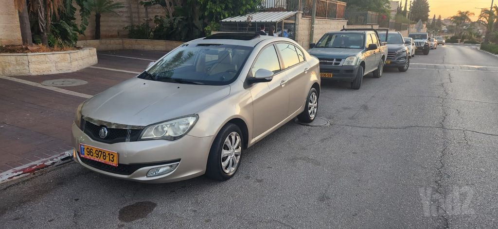 אם ג'י 350