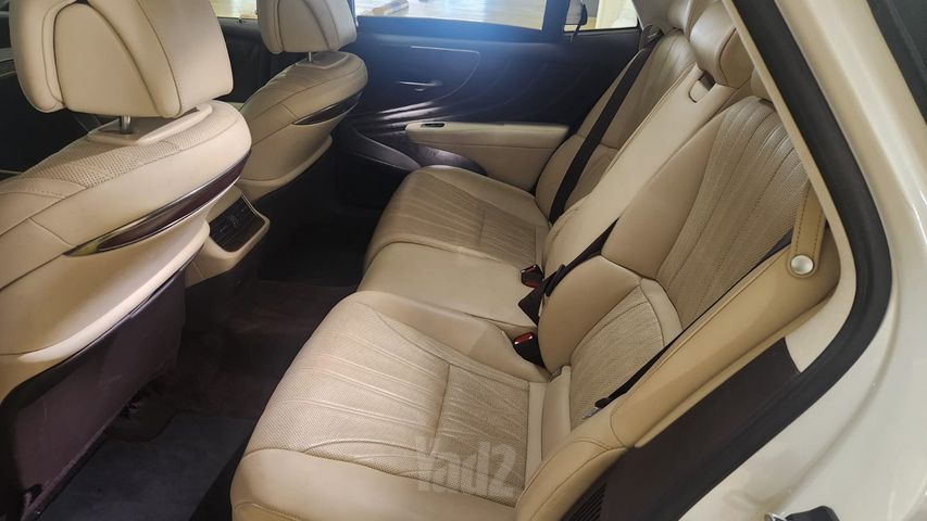 מודעת רכב לקסוס LS