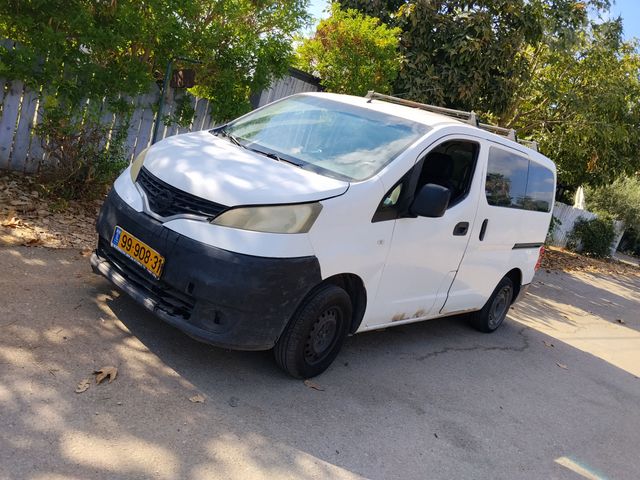 ניסאן NV200