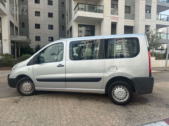 מודעת רכב סיטרואן ג'אמפי