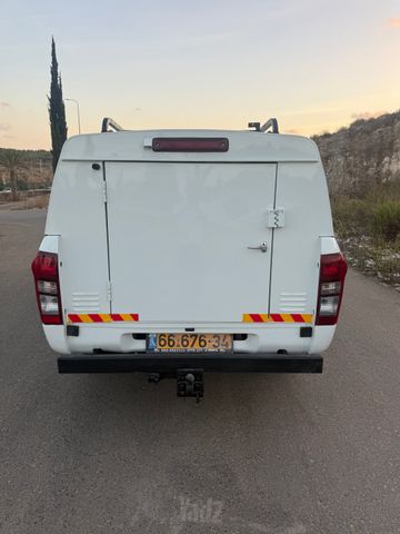 איסוזו די-מקס