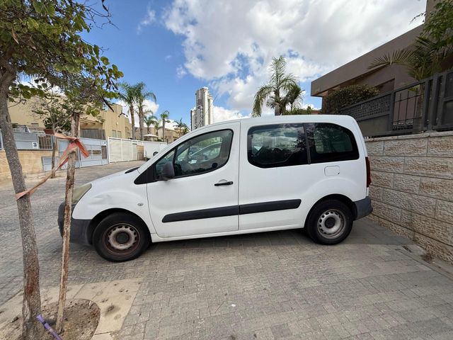 מודעת רכב סיטרואן ברלינגו