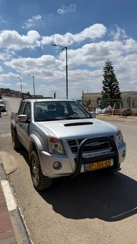 איסוזו די-מקס