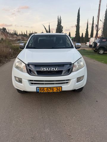 איסוזו די-מקס