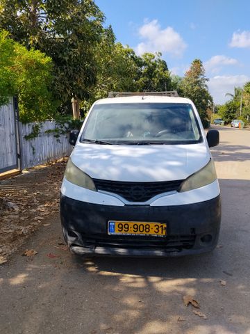 ניסאן NV200