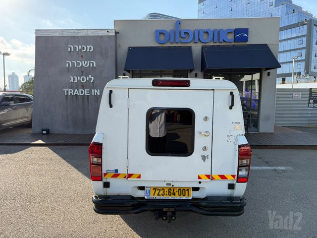 איסוזו די-מקס