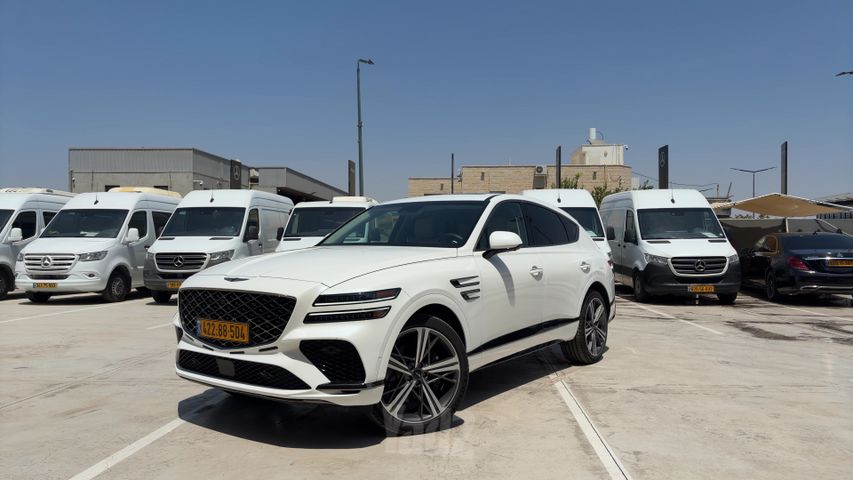 מודעת רכב ג'נסיס GV80