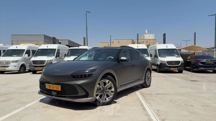 מודעת רכב ג'נסיס GV60