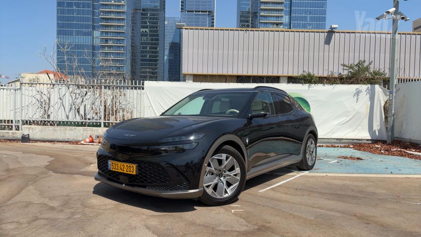 מודעת רכב ג'נסיס GV60