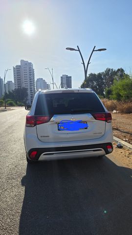 מיצובישי אאוטלנדר