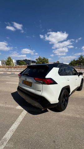 טויוטה RAV4