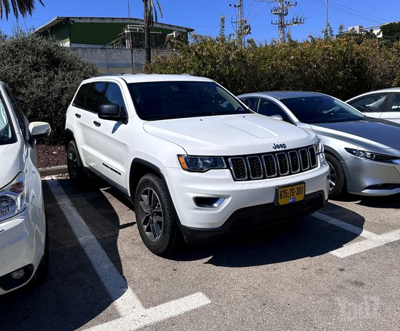מודעת רכב ג'יפ גרנד צ'ירוקי