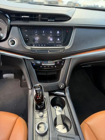 קאדילק XT5