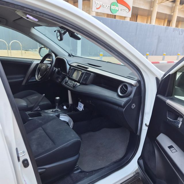 טויוטה RAV4