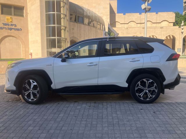 טויוטה RAV4