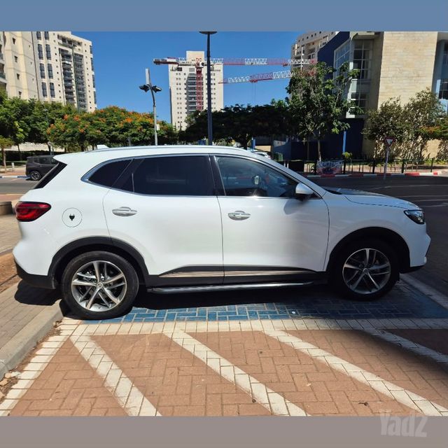 מודעת רכב אם ג'י EHS PHEV