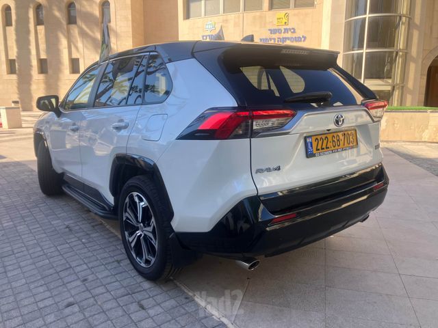 טויוטה RAV4