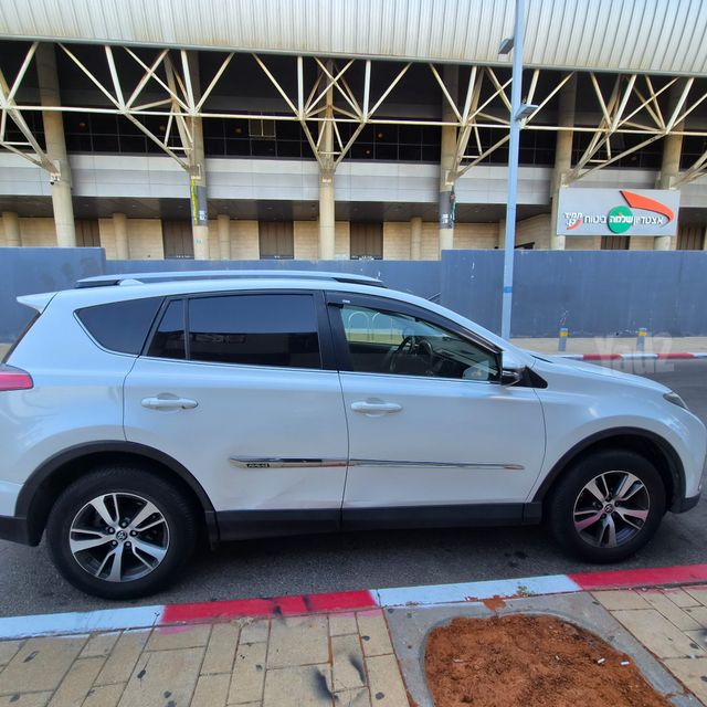 טויוטה RAV4