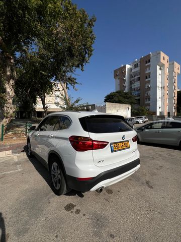 ב מ וו X1