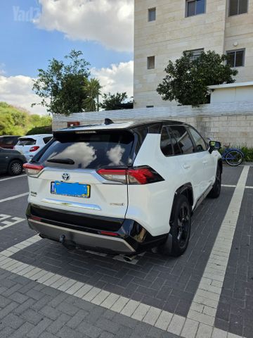 טויוטה RAV4