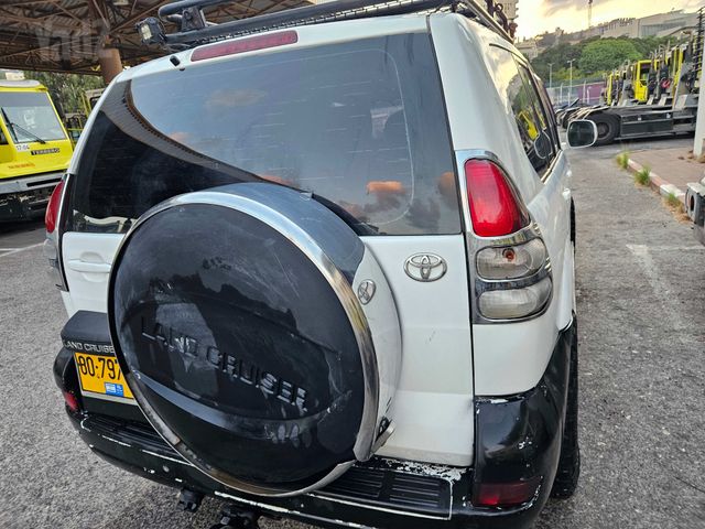 טויוטה לנד קרוזר